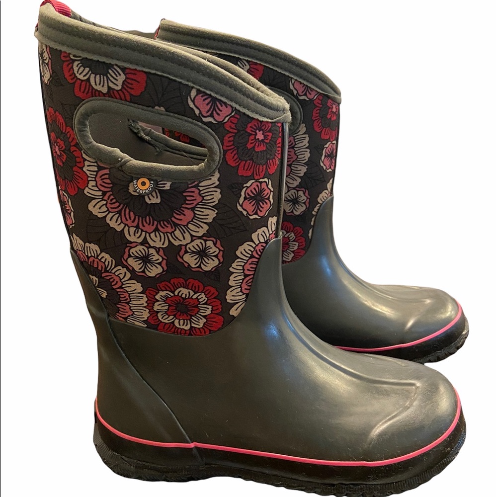 Bogs Boots Size 4 Youth Classic Style in Pansies Pattern